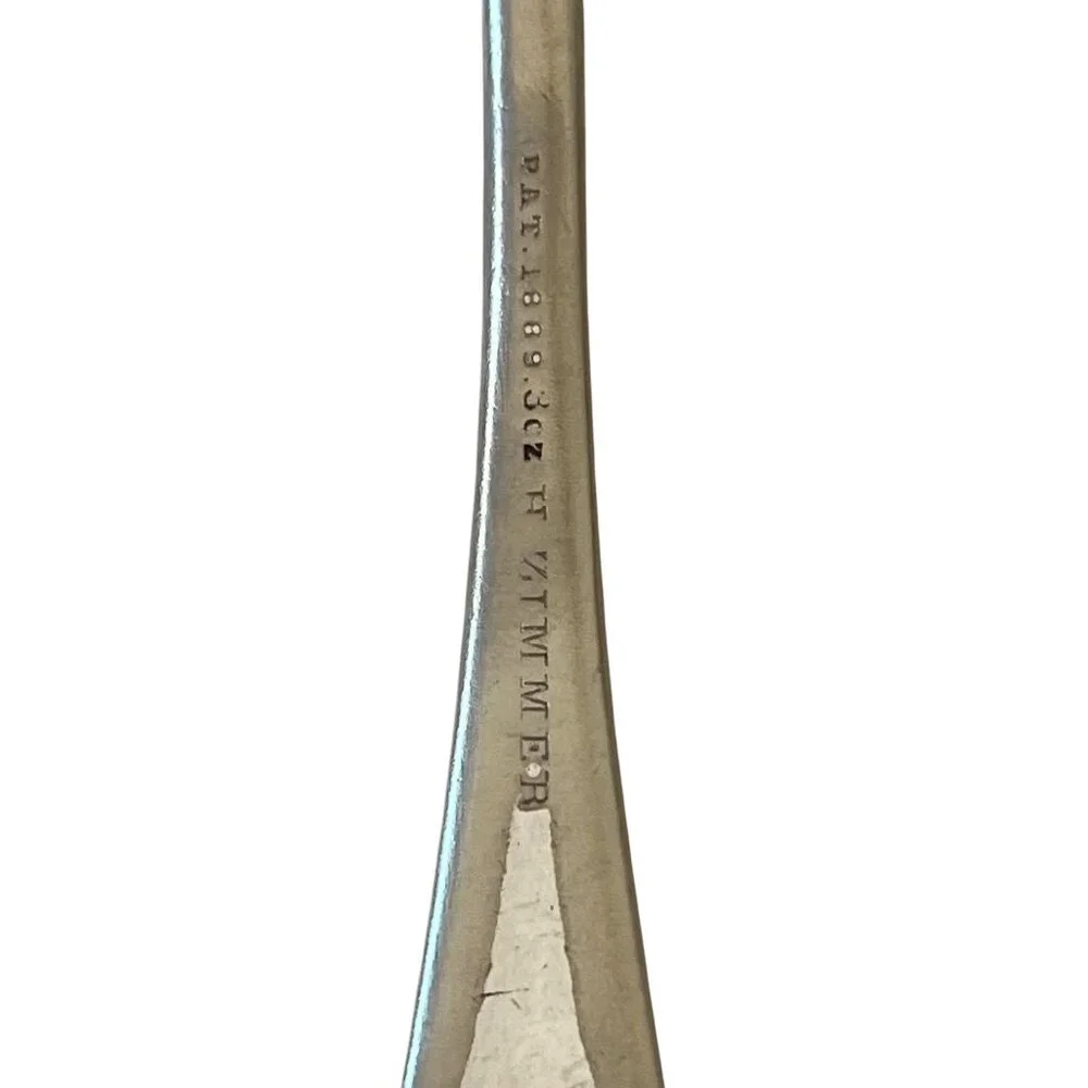 Antique 1889 Silver Spoon With Shell & Floral Design By Wm Rogers B153